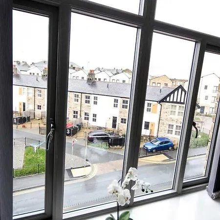 Stayzo Spacious Self-catering Accommodation-3 Bradford (West Yorkshire)